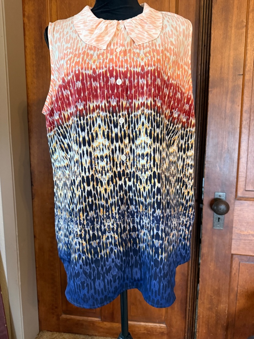 CAbi Love Printed Peter Pan Collar Sleeveless Blouse. Size XL